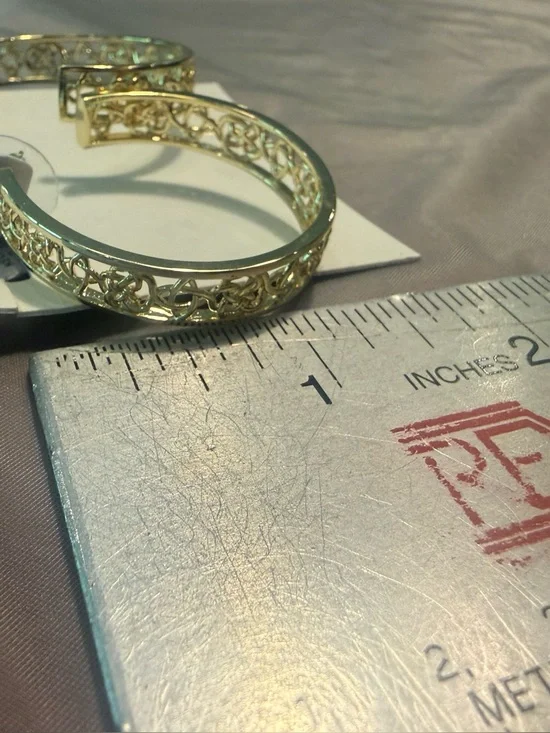 NWT Kendra Scott Kelly Hoop Earring, 14k Gold Plated Brass w/ Dustbag - Picture 4 of 9